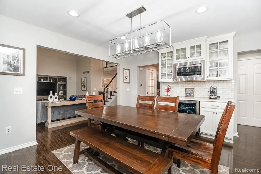 582 Bloomer Ridge Drive Rochester City, MI 48307