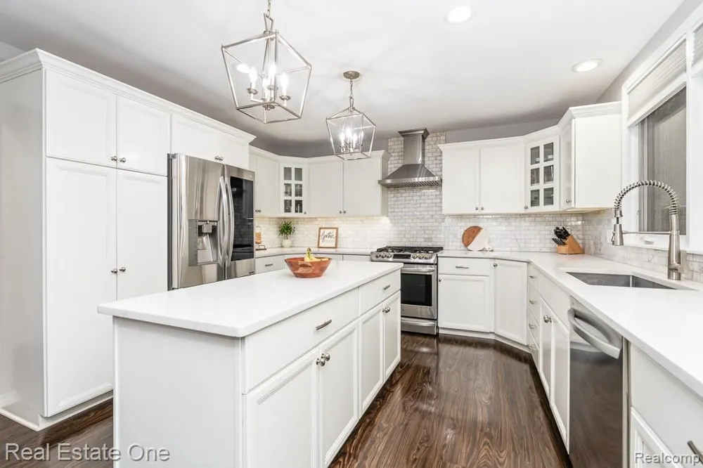 582 Bloomer Ridge Drive Rochester City, MI 48307