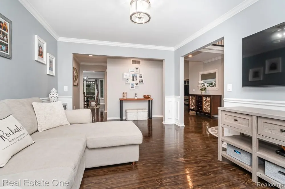 582 Bloomer Ridge Drive Rochester City, MI 48307
