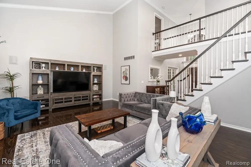 582 Bloomer Ridge Drive Rochester City, MI 48307