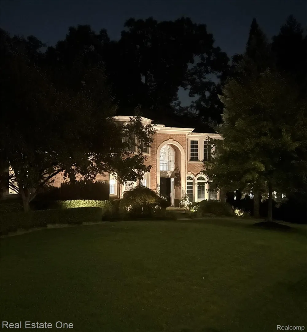 582 Bloomer Ridge Drive Rochester City, MI 48307