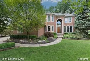 582 Bloomer Ridge Drive Rochester City, MI 48307