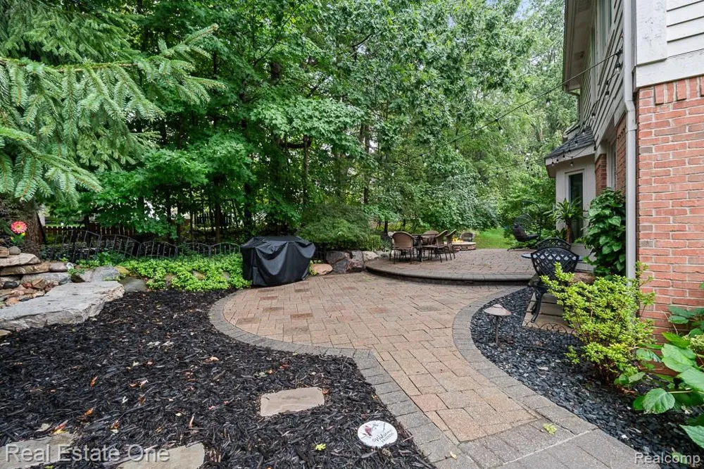 582 Bloomer Ridge Drive Rochester City, MI 48307