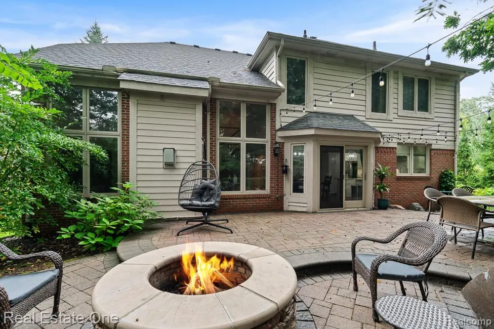 582 Bloomer Ridge Drive Rochester City, MI 48307