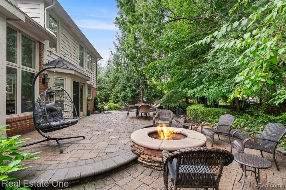 582 Bloomer Ridge Drive Rochester City, MI 48307