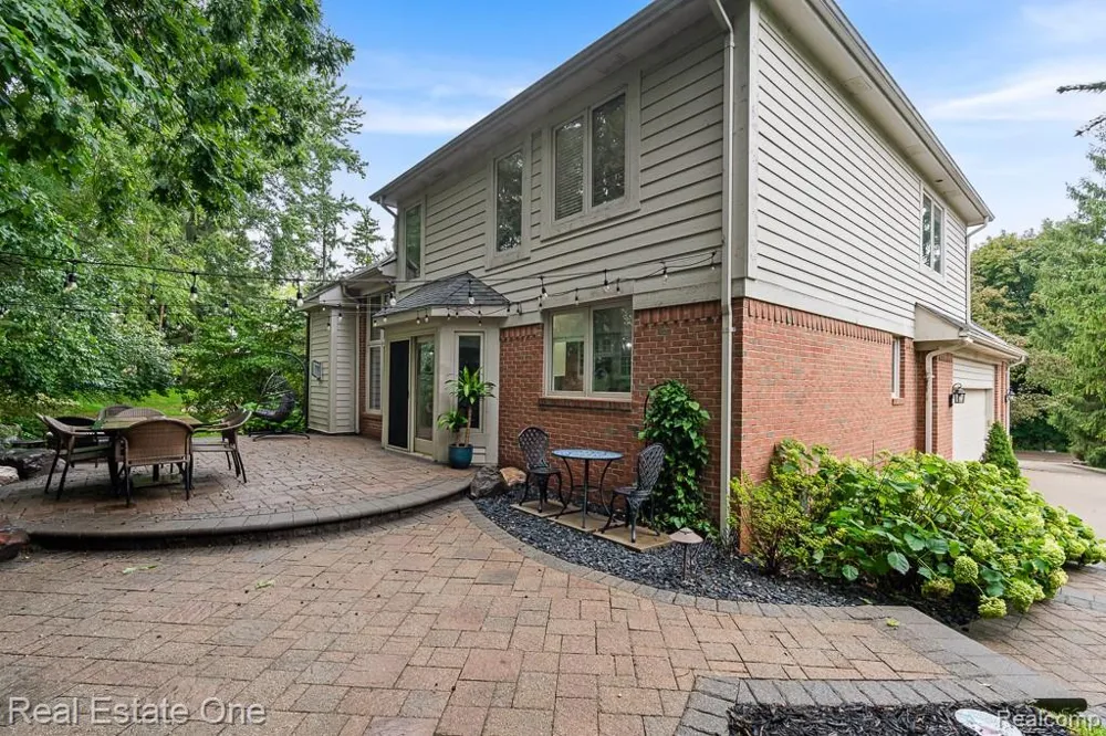 582 Bloomer Ridge Drive Rochester City, MI 48307