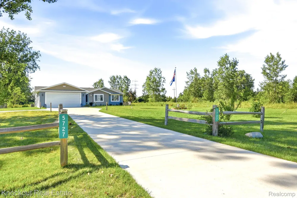 5727 Mackinaw Road Kochville Township, MI 48604