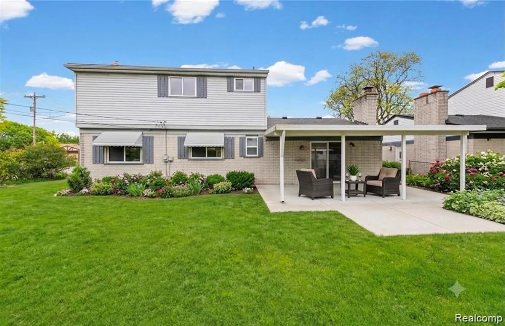 29687 Boewe Drive Warren City, MI 48092
