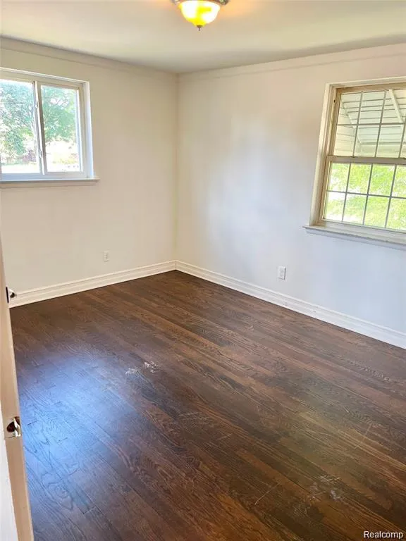29687 Boewe Drive Warren City, MI 48092