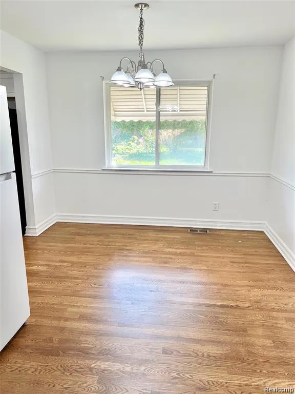 29687 Boewe Drive Warren City, MI 48092