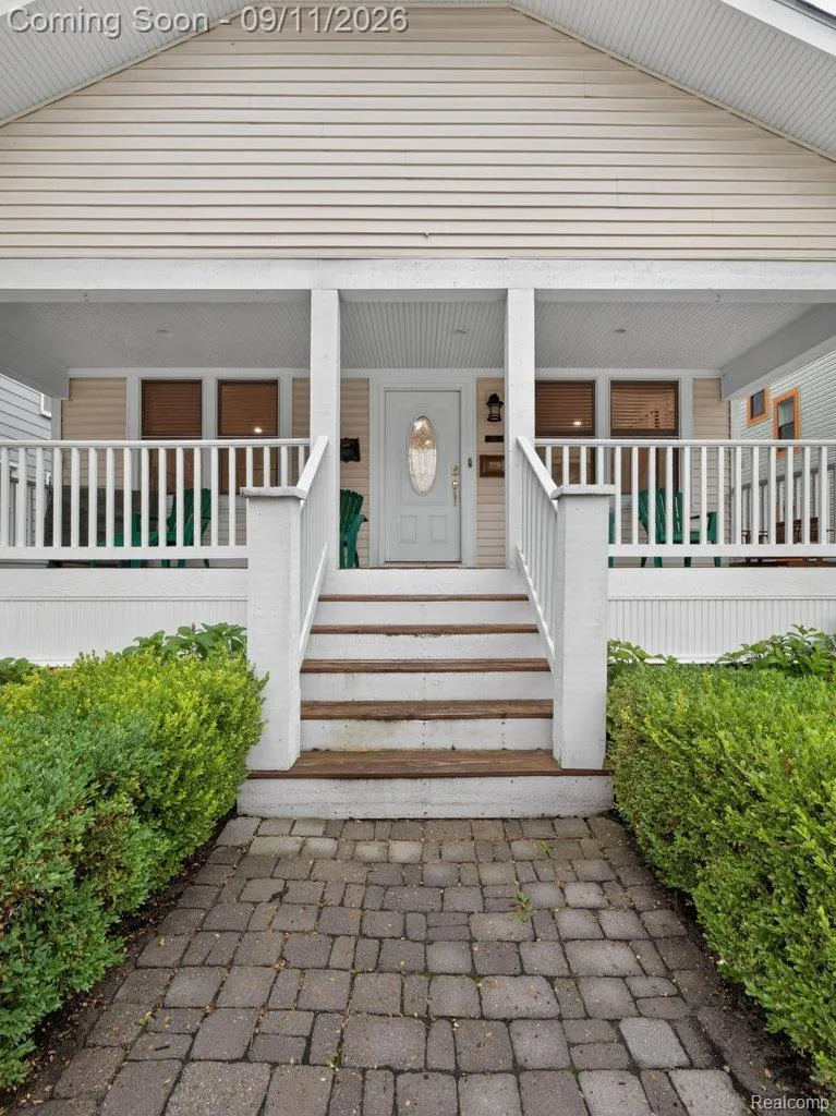 332 E Maplehurst Street Ferndale City, MI 48220