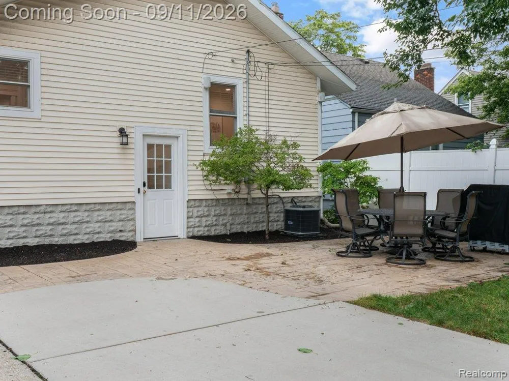 332 E Maplehurst Street Ferndale City, MI 48220
