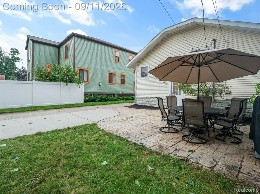 332 E Maplehurst Street Ferndale City, MI 48220