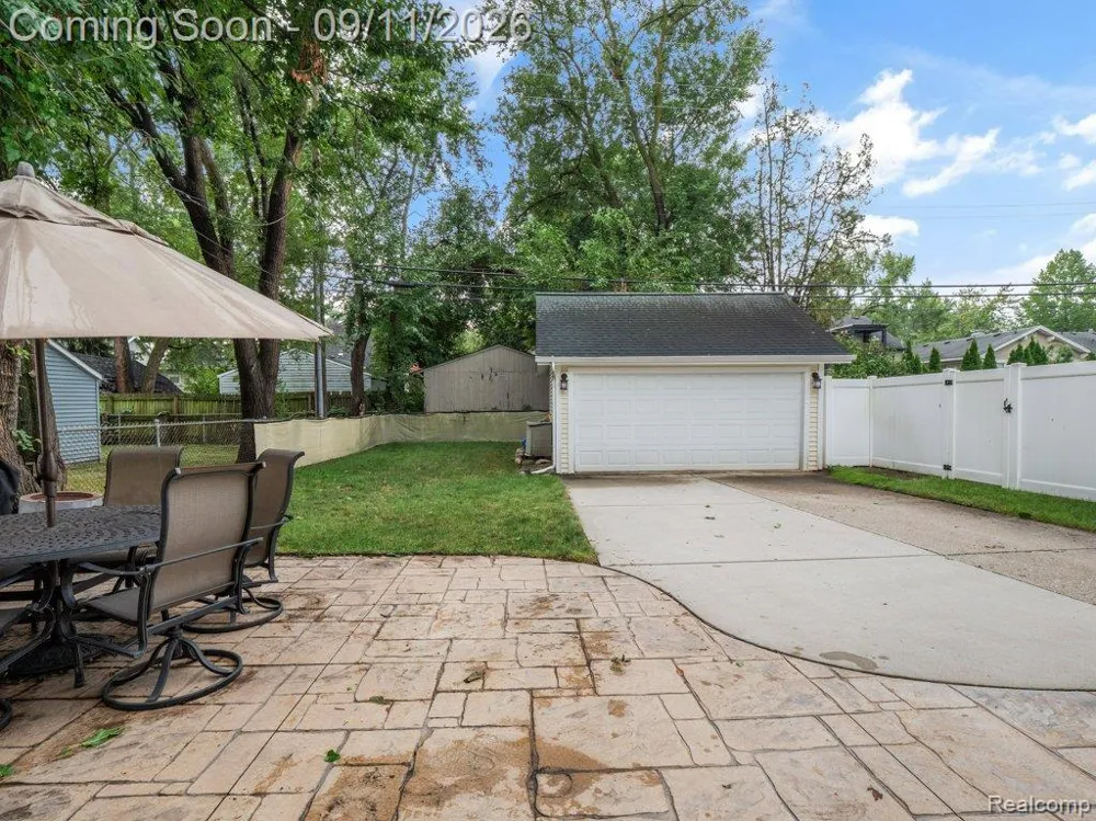 332 E Maplehurst Street Ferndale City, MI 48220