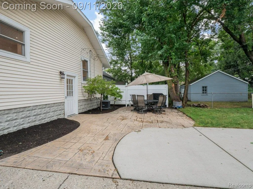 332 E Maplehurst Street Ferndale City, MI 48220