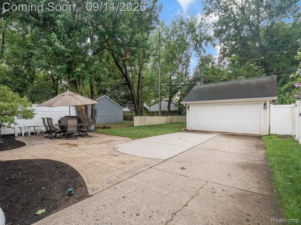 332 E Maplehurst Street Ferndale City, MI 48220