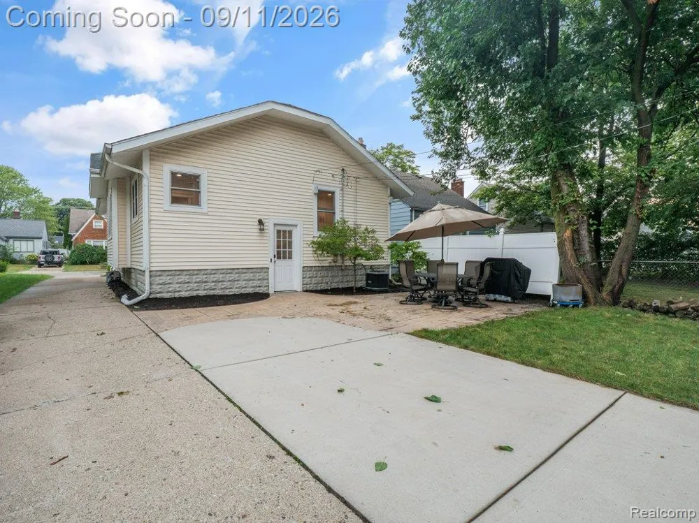 332 E Maplehurst Street Ferndale City, MI 48220