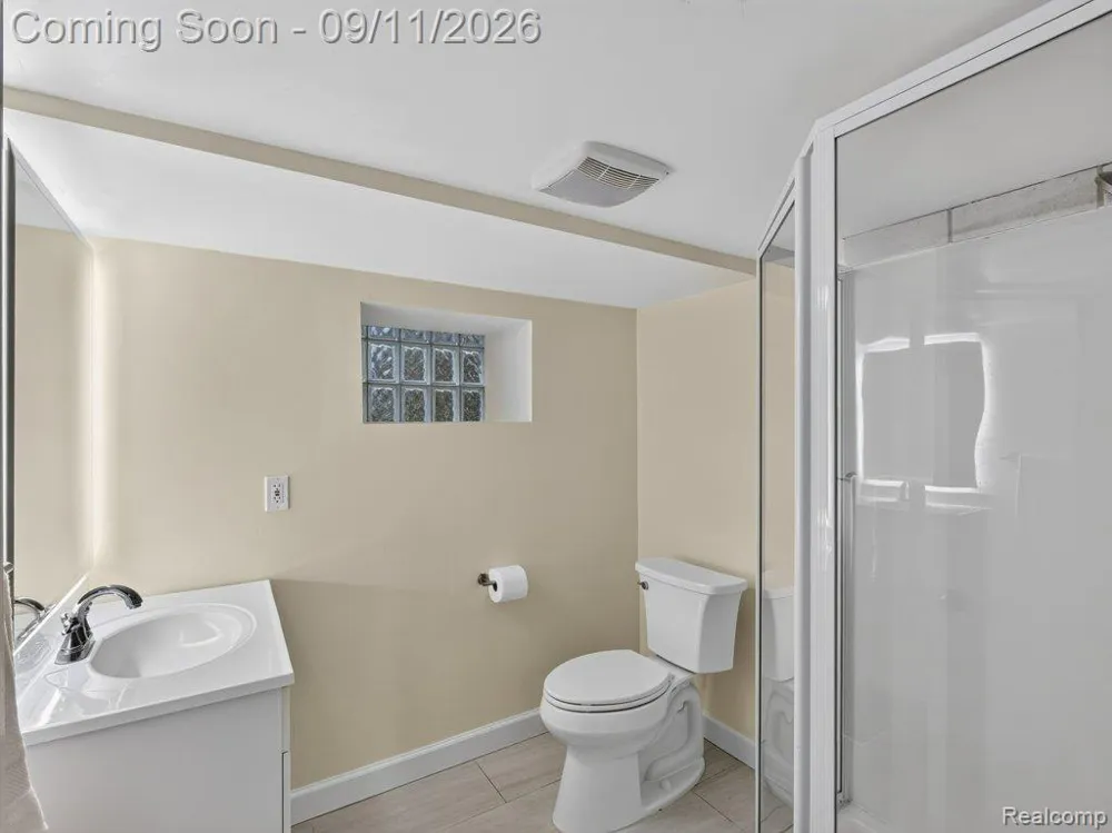 332 E Maplehurst Street Ferndale City, MI 48220