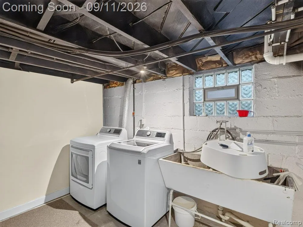 332 E Maplehurst Street Ferndale City, MI 48220