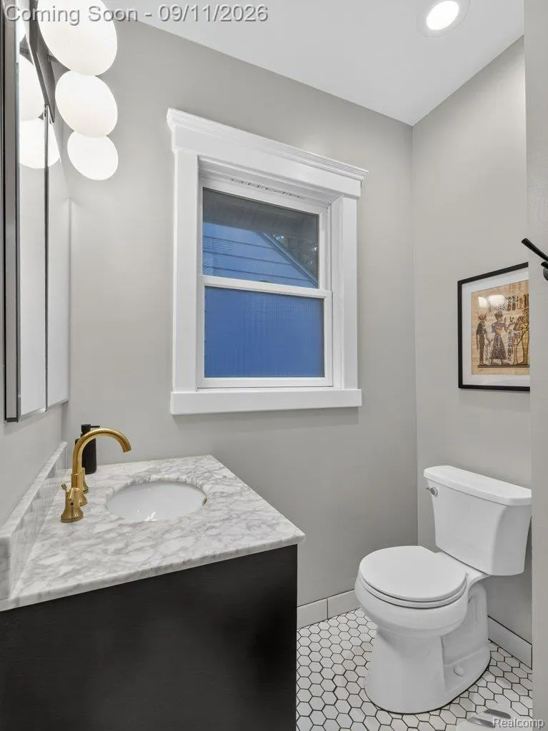 332 E Maplehurst Street Ferndale City, MI 48220