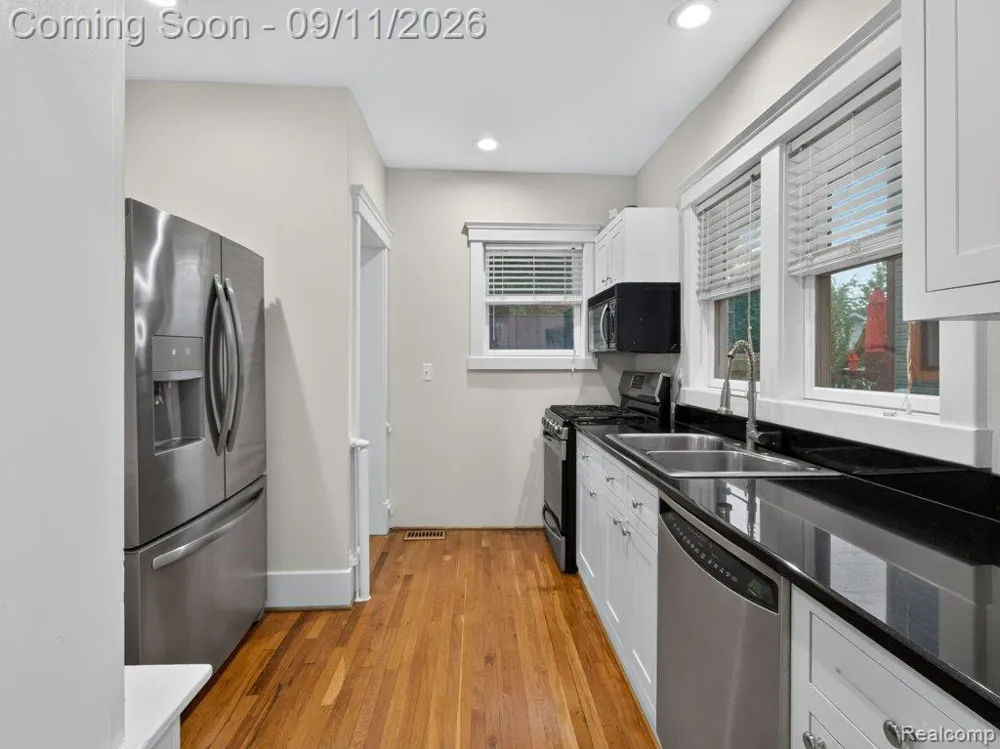 332 E Maplehurst Street Ferndale City, MI 48220