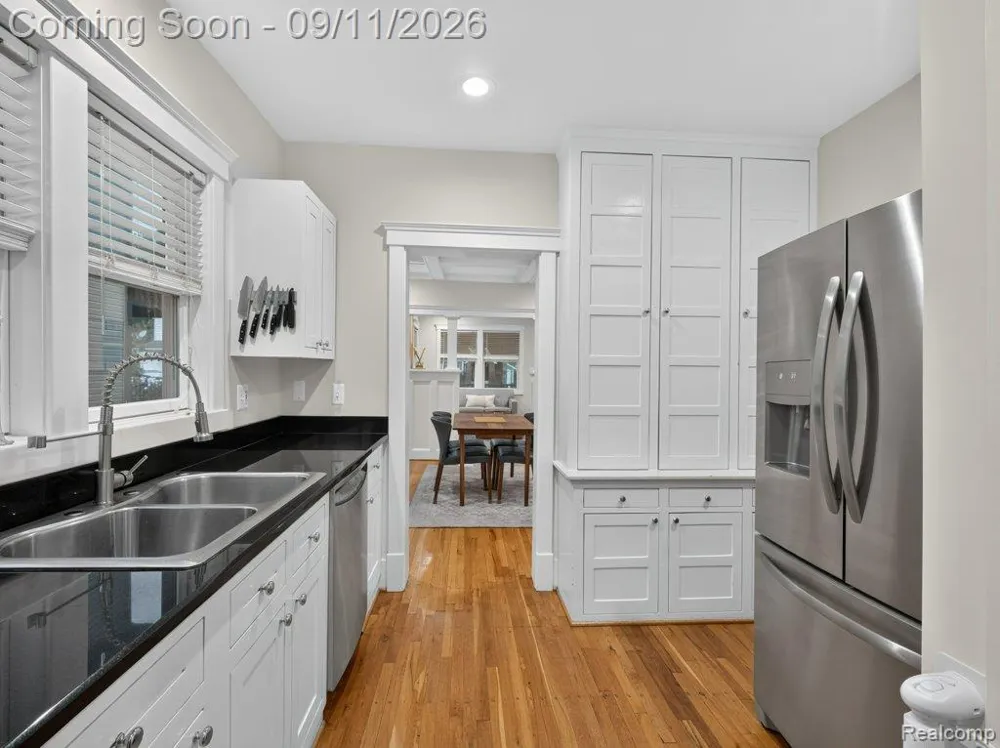 332 E Maplehurst Street Ferndale City, MI 48220