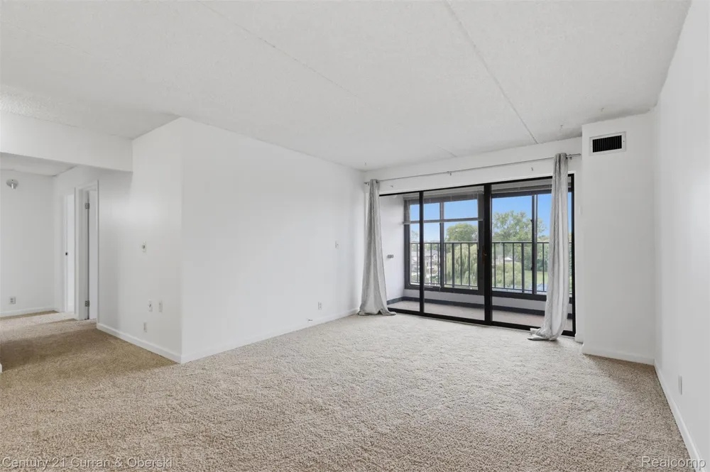 21800 Morley Avenue #618 Dearborn City, MI 48124