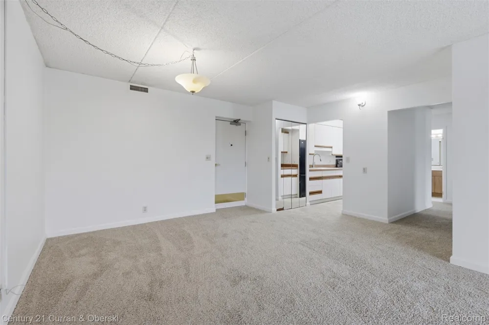 21800 Morley Avenue #618 Dearborn City, MI 48124