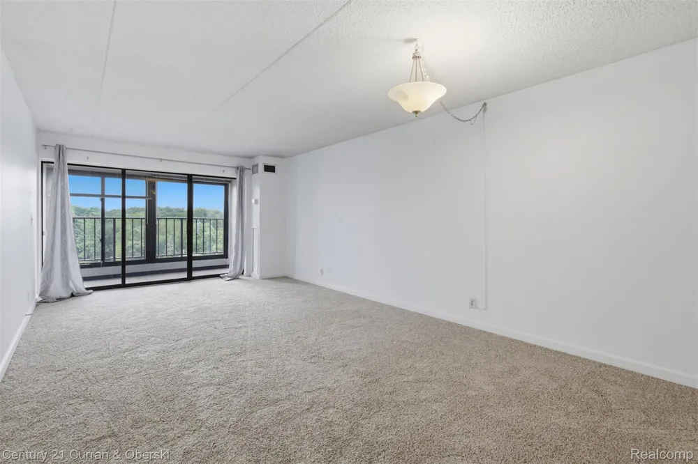 21800 Morley Avenue #618 Dearborn City, MI 48124