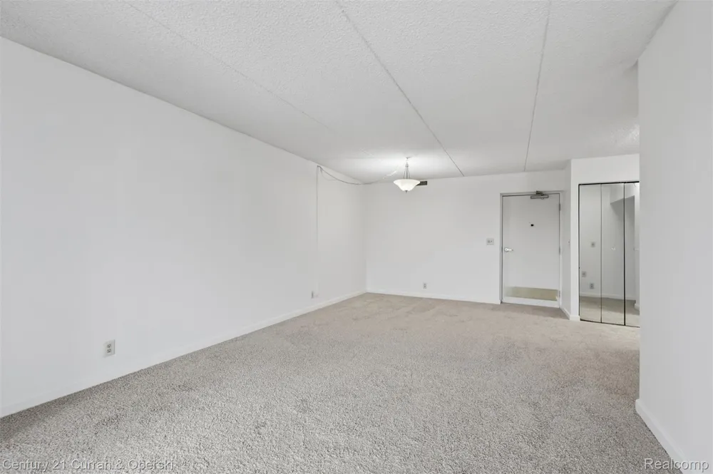21800 Morley Avenue #618 Dearborn City, MI 48124