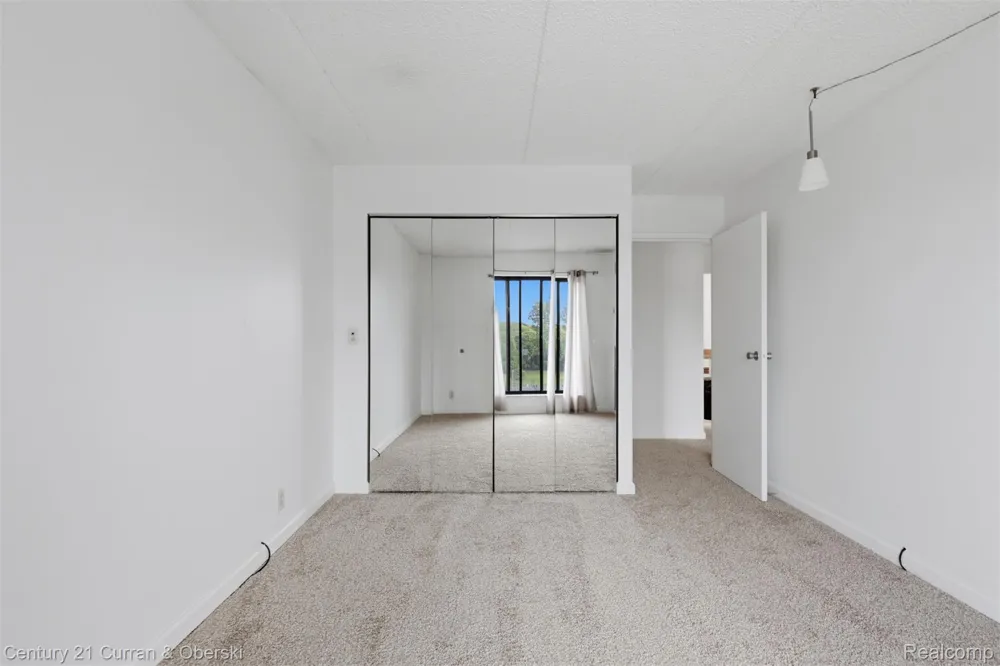 21800 Morley Avenue #618 Dearborn City, MI 48124