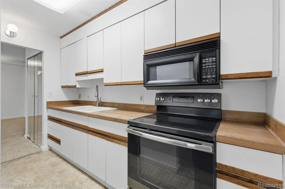 21800 Morley Avenue #618 Dearborn City, MI 48124