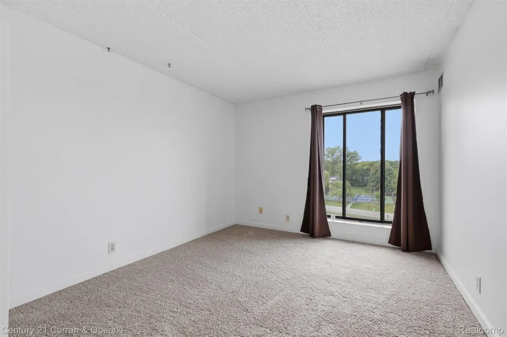 21800 Morley Avenue #618 Dearborn City, MI 48124