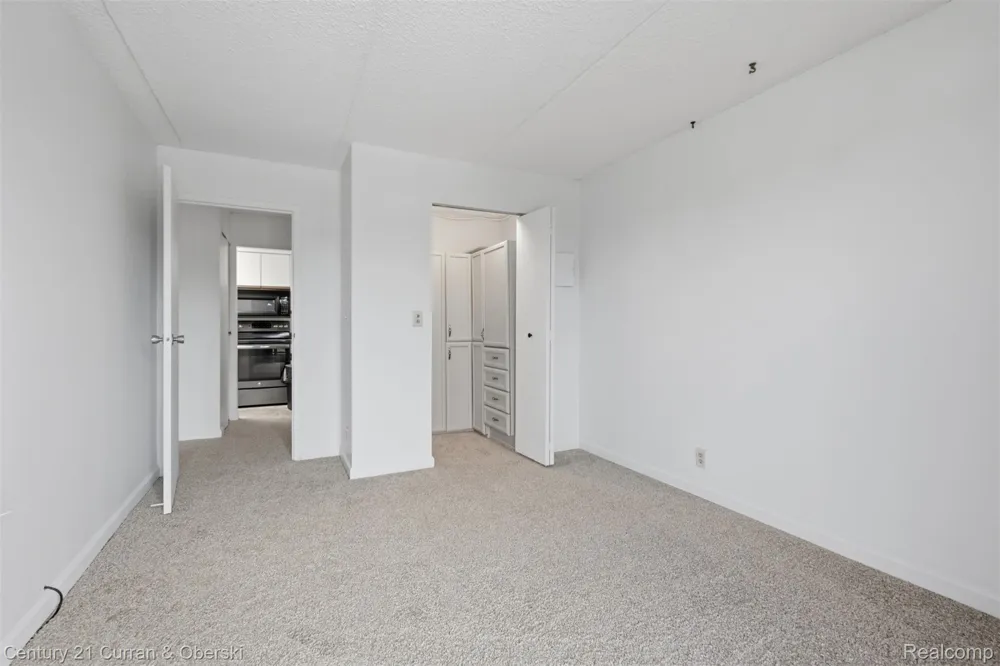 21800 Morley Avenue #618 Dearborn City, MI 48124