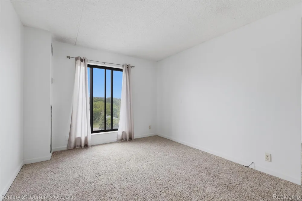 21800 Morley Avenue #618 Dearborn City, MI 48124