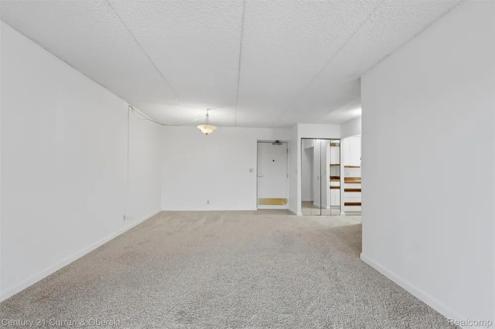 21800 Morley Avenue #618 Dearborn City, MI 48124