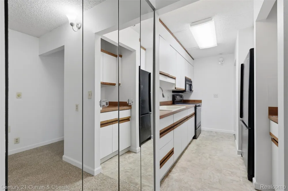 21800 Morley Avenue #618 Dearborn City, MI 48124