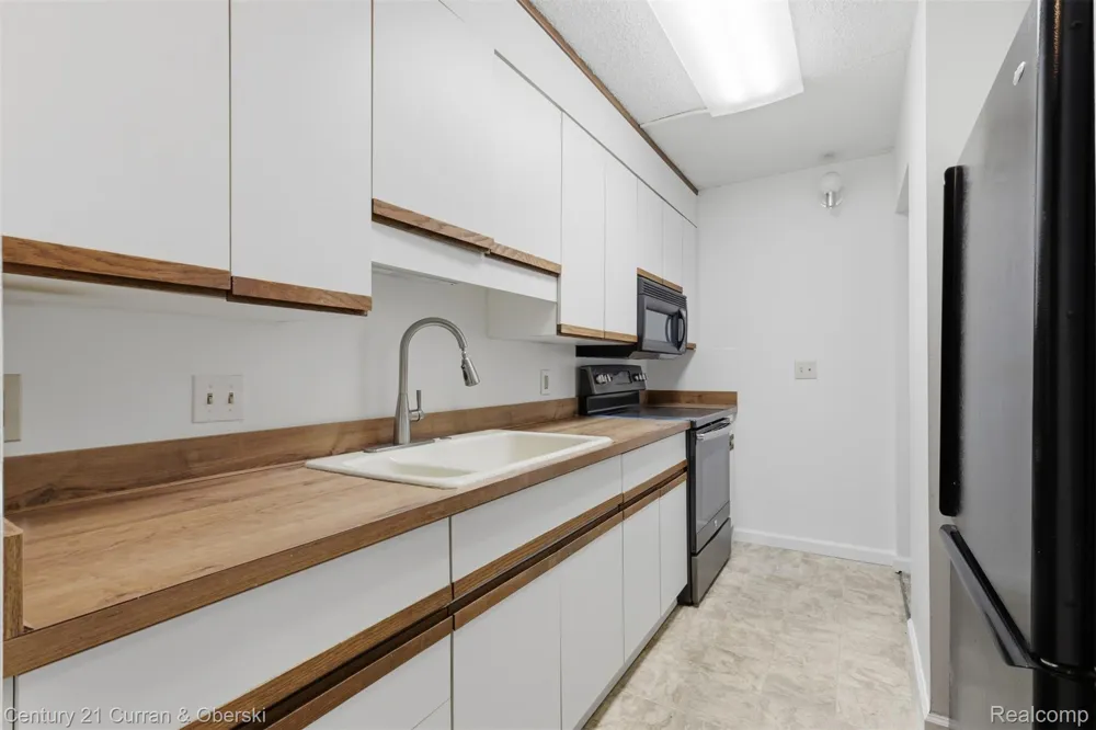 21800 Morley Avenue #618 Dearborn City, MI 48124
