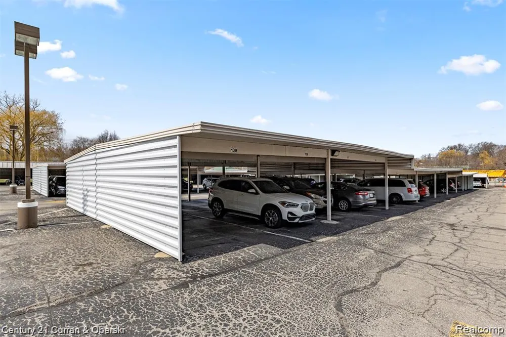 21800 Morley Avenue #618 Dearborn City, MI 48124
