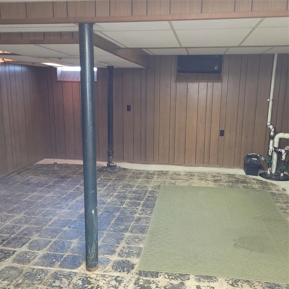 14903 Belmont Avenue Allen Park City, MI 48101