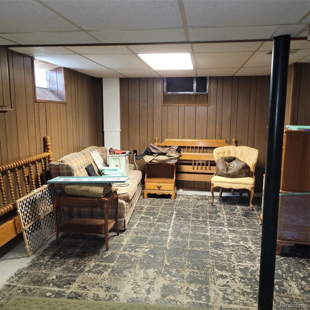 14903 Belmont Avenue Allen Park City, MI 48101