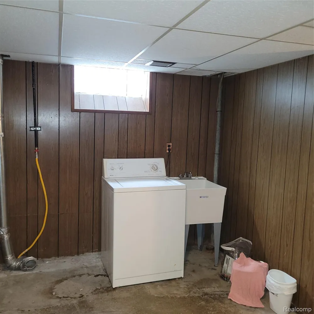 14903 Belmont Avenue Allen Park City, MI 48101