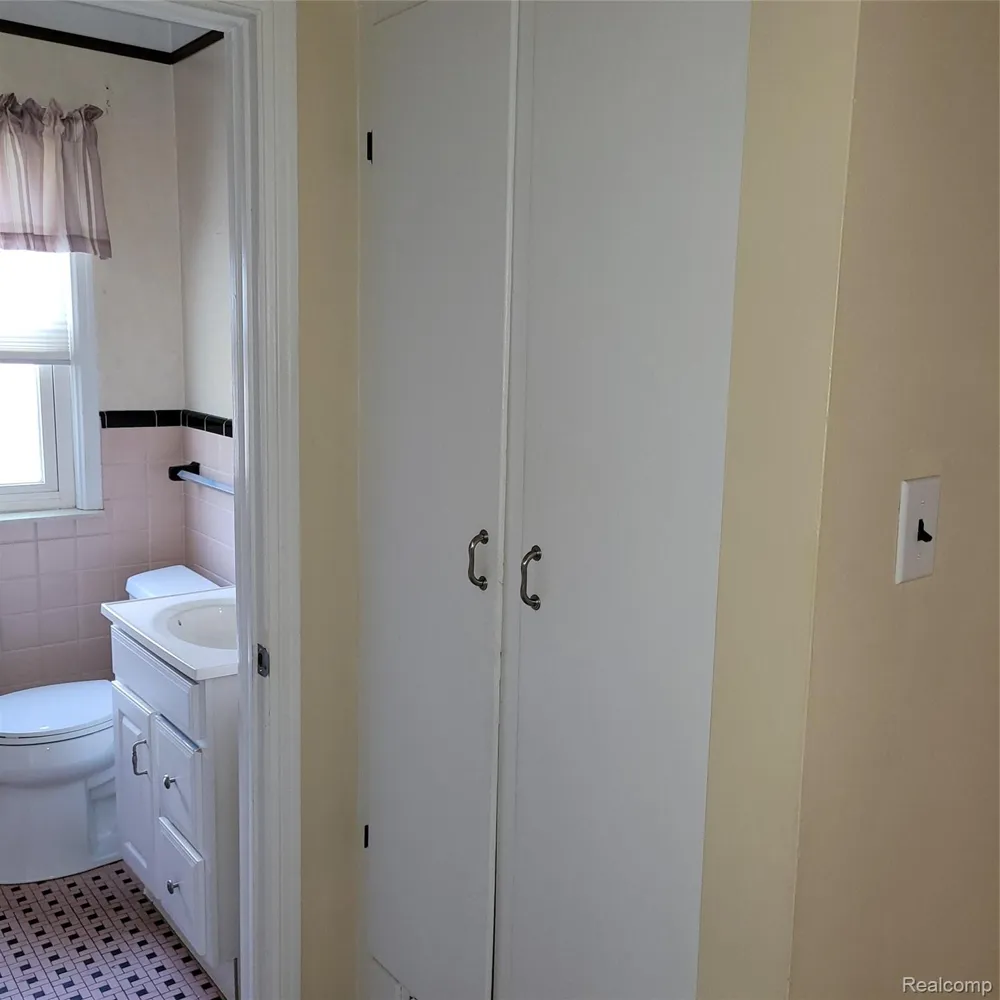14903 Belmont Avenue Allen Park City, MI 48101
