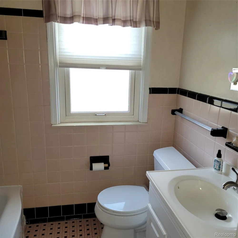 14903 Belmont Avenue Allen Park City, MI 48101
