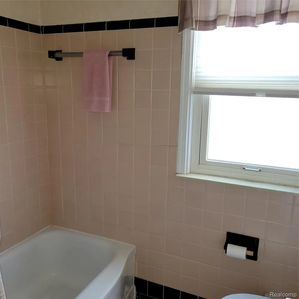 14903 Belmont Avenue Allen Park City, MI 48101
