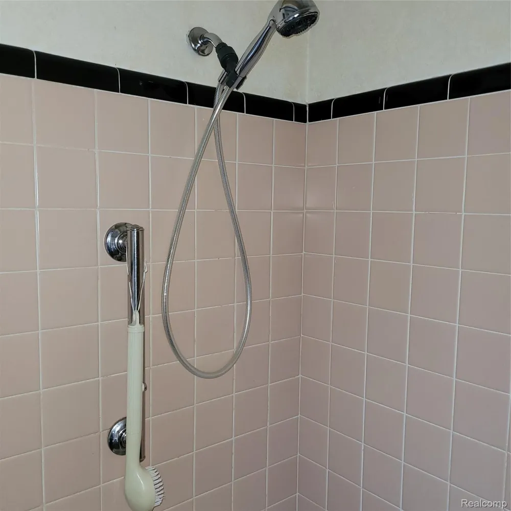 14903 Belmont Avenue Allen Park City, MI 48101