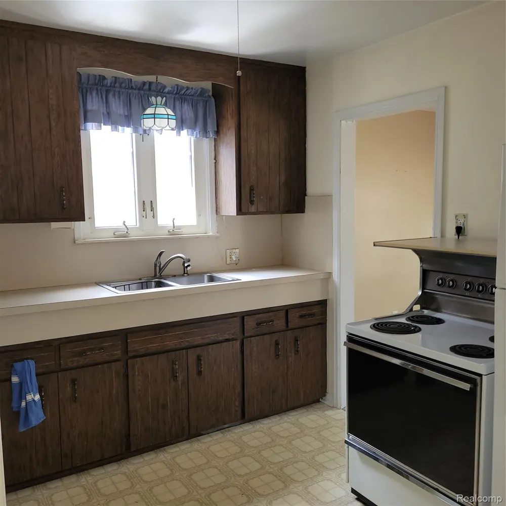 14903 Belmont Avenue Allen Park City, MI 48101