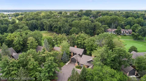 1935 Pine Ridge Lane