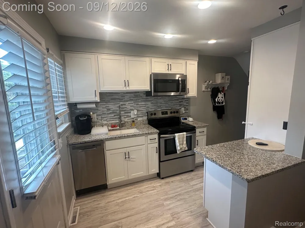 22909 LAKESHORE DRIVE St Clair Shores City, MI 48080