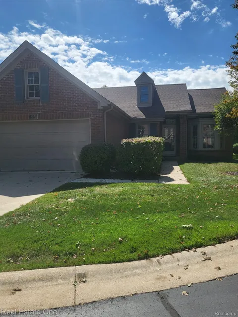 1227 Valley Circle